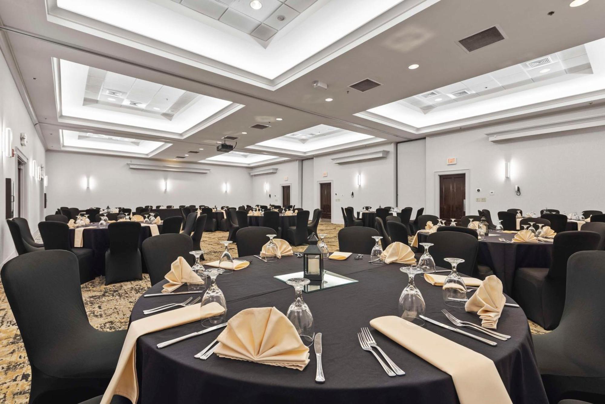 Doubletree By Hilton Hotel Columbus